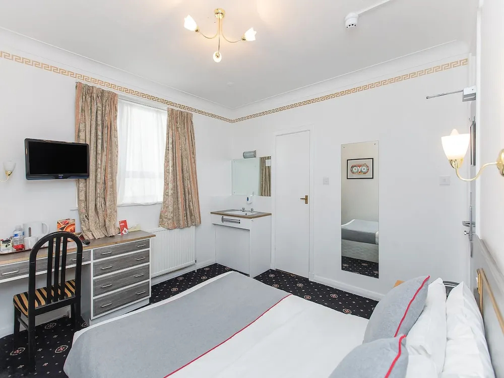 OYO Stade Court Hotel - Chambres