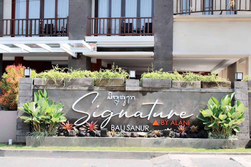 Отель Signature Bali Sanur в Денпасаре