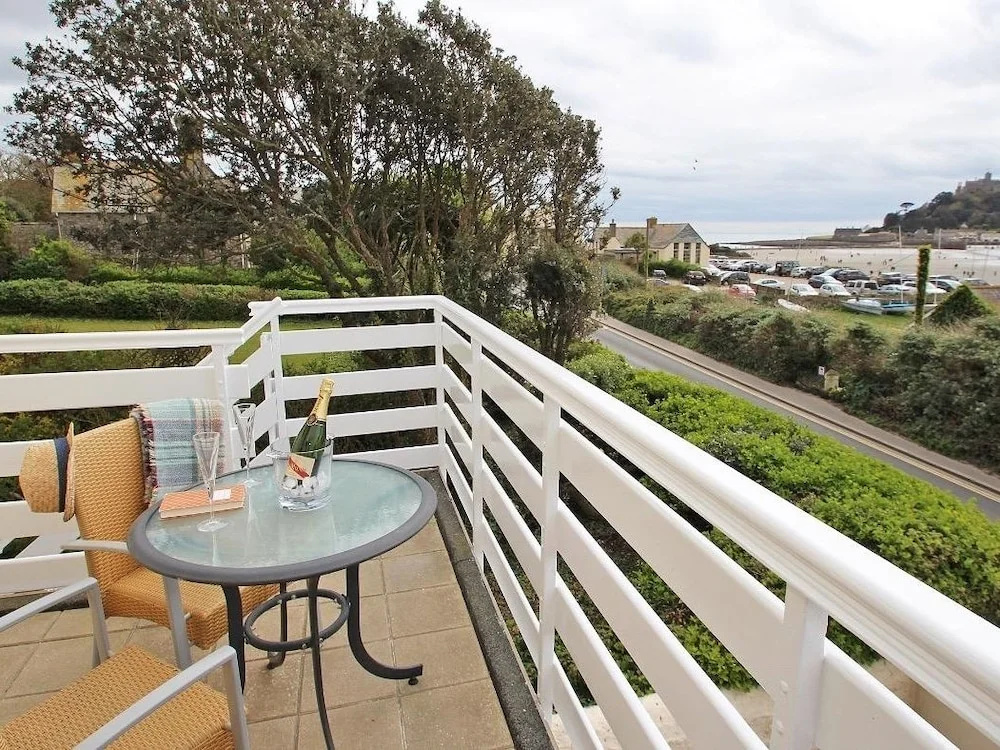 Balcony & Terrace
