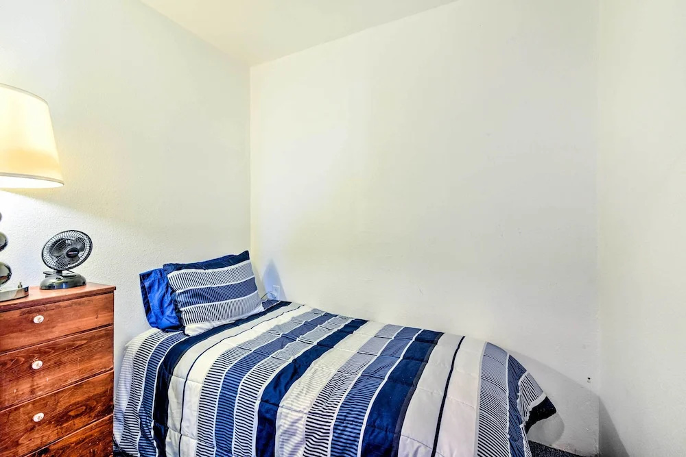 Relaxing Surfside Bunkhouse - Walk to the Beach!