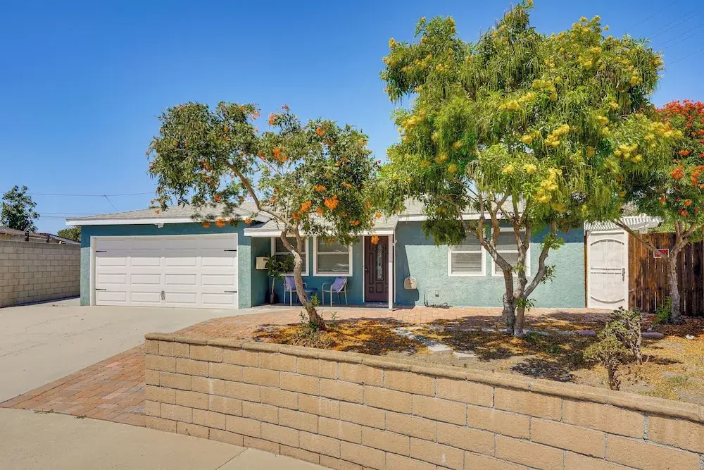 7 Mi Huntington Beach: Family Home w/ Patio!
