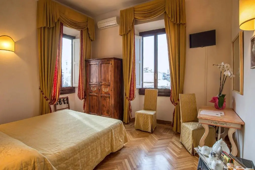 Classic Double room (full double bed)