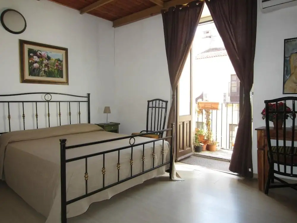 Standard Double room with balcony (full double bed)