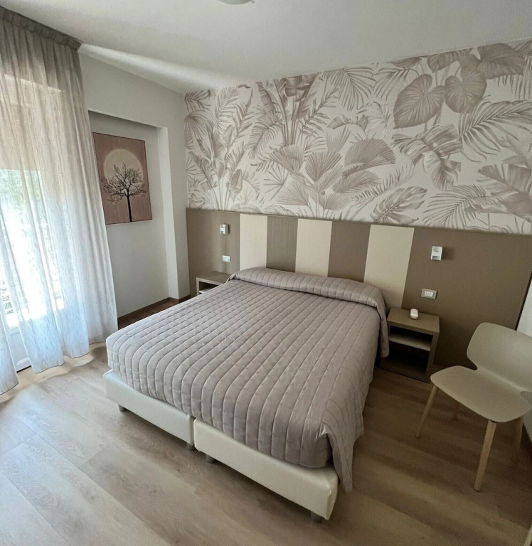 Comfort room with balcony