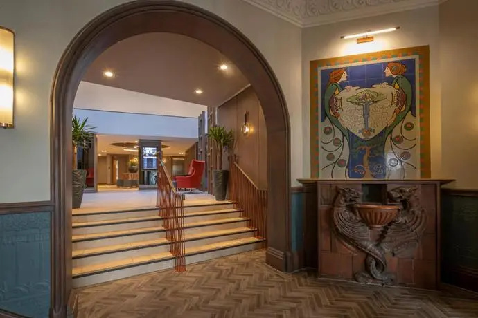 Lobby & Reception