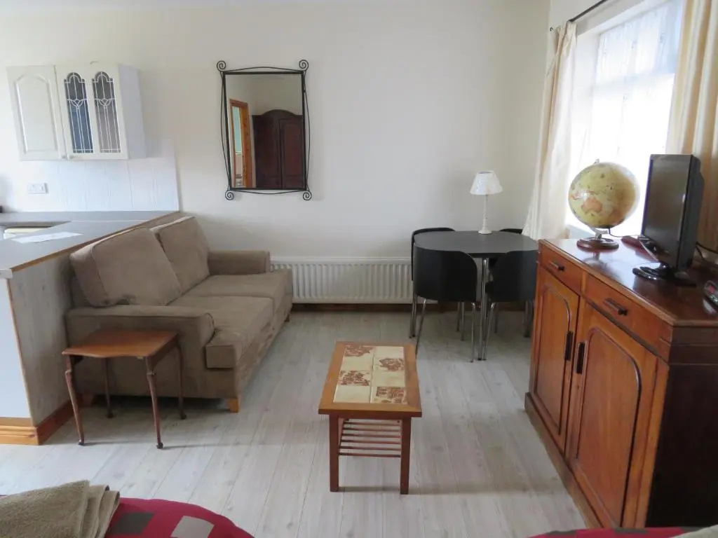 Carnside Guest House - фото 1