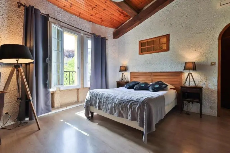 Standard Triple room with garden view