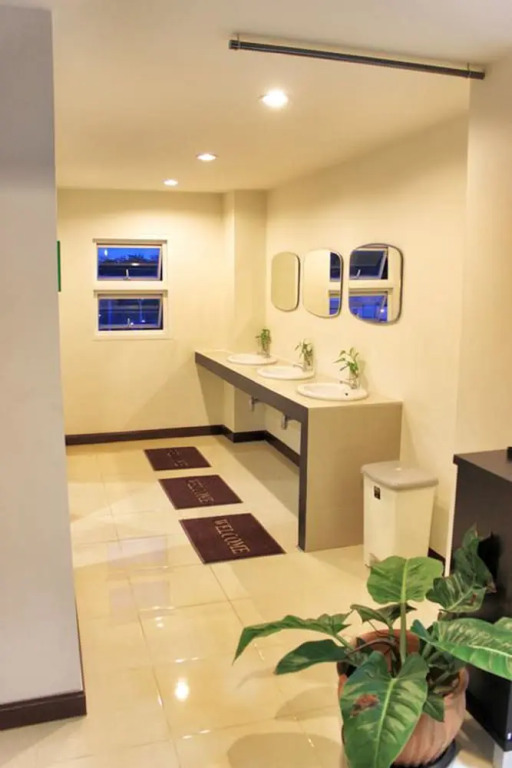 Кровать в общем номере (женский номер) в Ananas Phuket Central Hostel