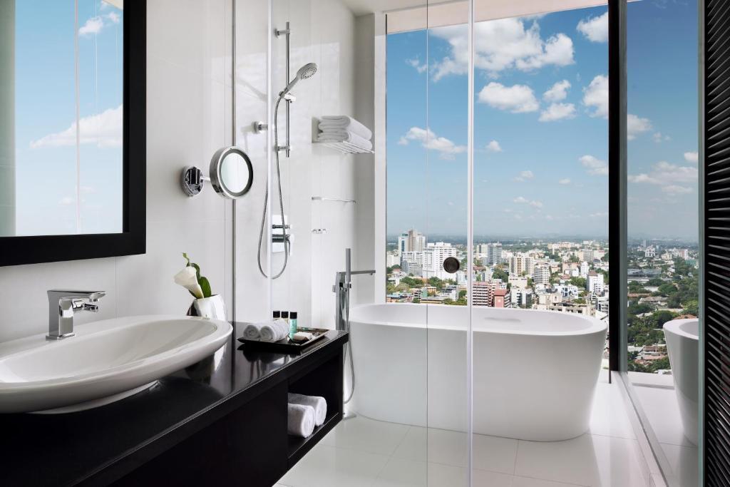 Movenpick Hotel Colombo