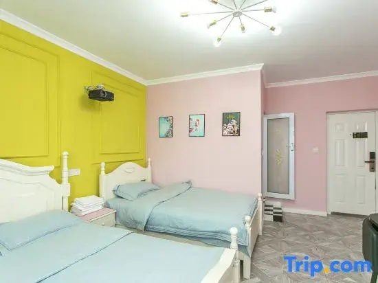 Deluxe Double Family room (twin beds)