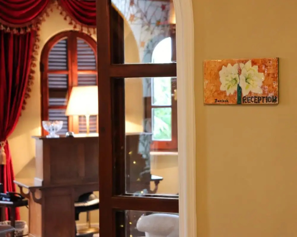 Lobby & Reception