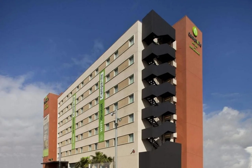Отель Travelodge BCN Cornella Fira