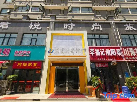 Zhengzhou Junyue Fashion Hotel (Yutong Company Huanghe Nursing College)