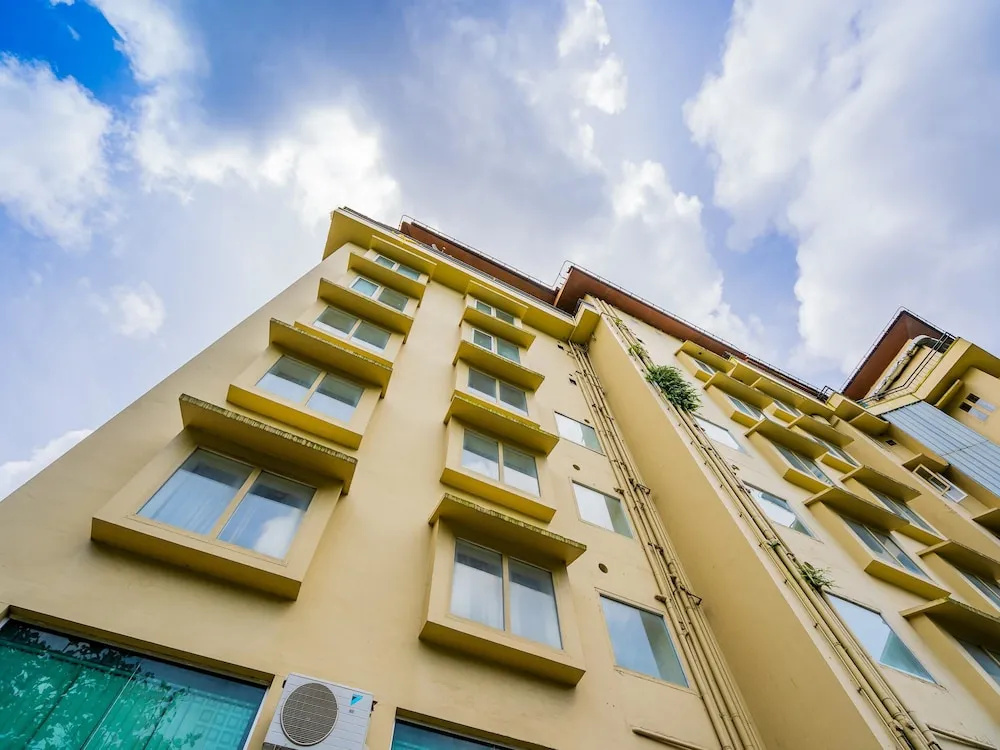 OYO 15459 Home Exotic 2BHK Vyttila
