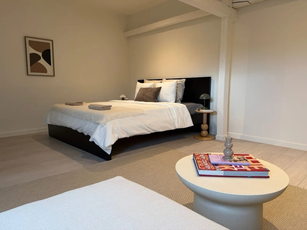 2 Private Rooms in Ghent Center