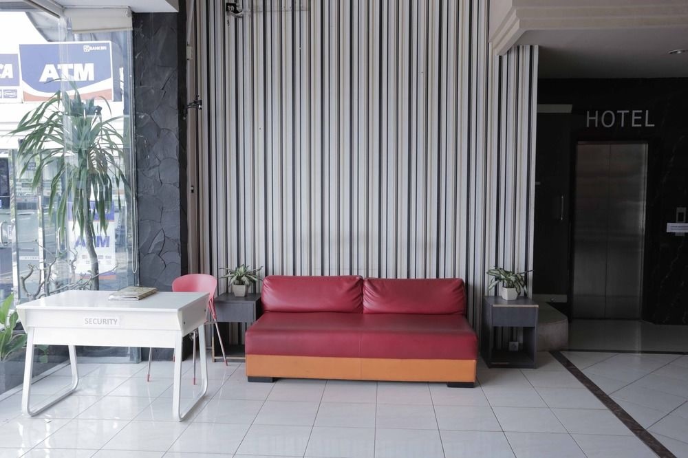 RedDoorz @ Sunset Point Seminyak