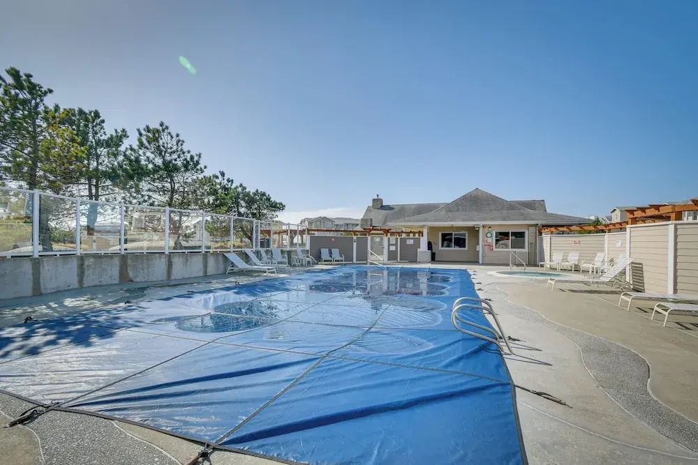 Beach Access & Community Perks! Westport Hideaway