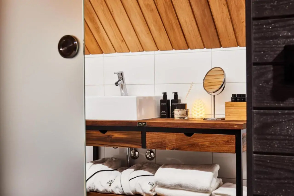 Arctic Land Glass Igloos — фото 3