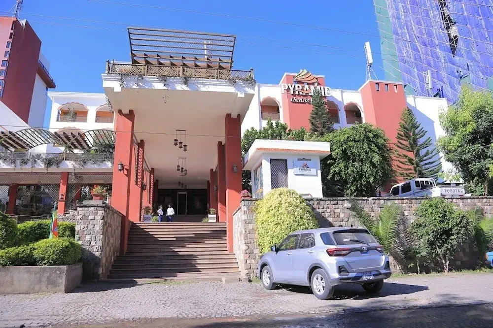 Pyramid Hotels & Resorts - Général