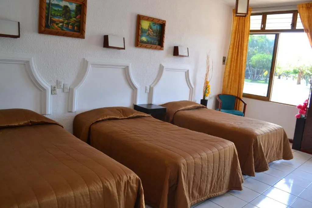 Standard Triple room