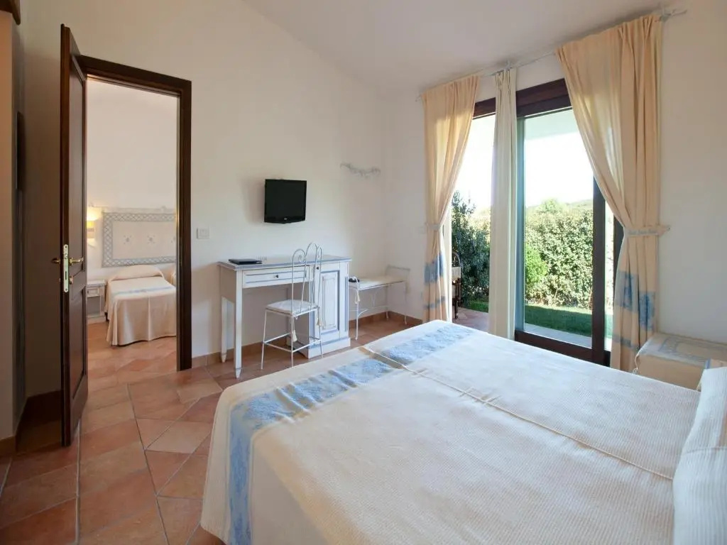 Standard Family room with garden view