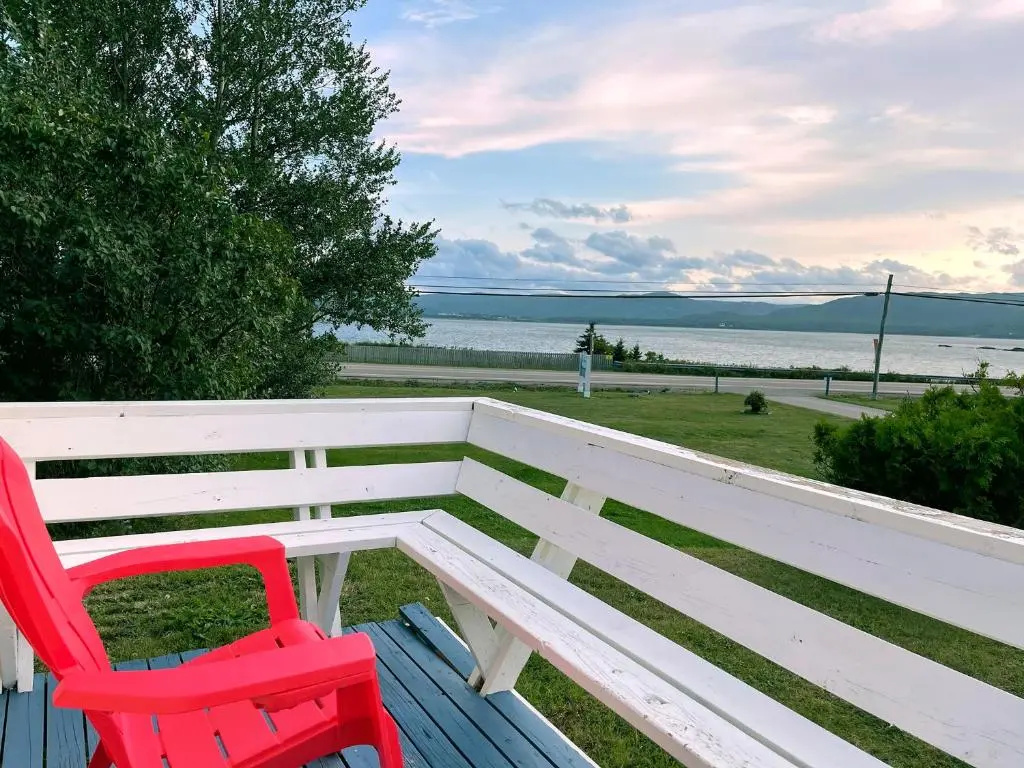 Sea Breeze Cottages & Motel