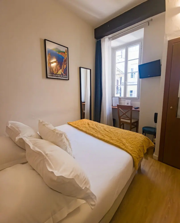 Economy room