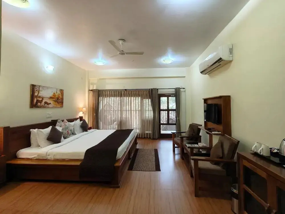 Deluxe Double room with balcony (full double bed)