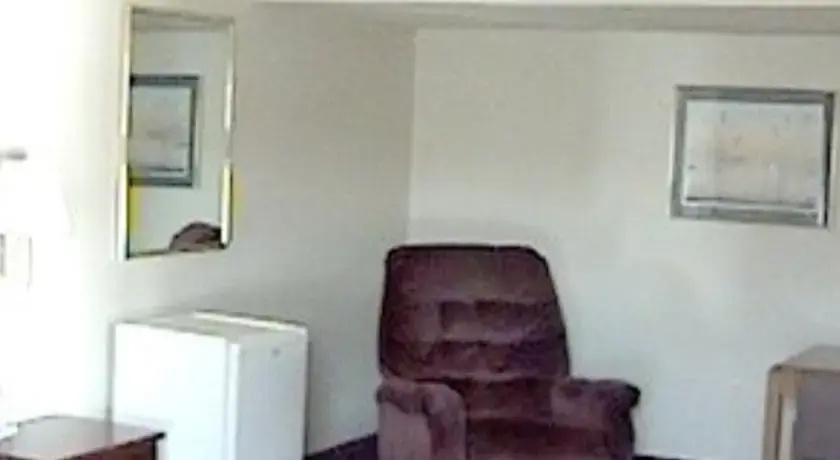 Economy Lodge and Suites Lincoln