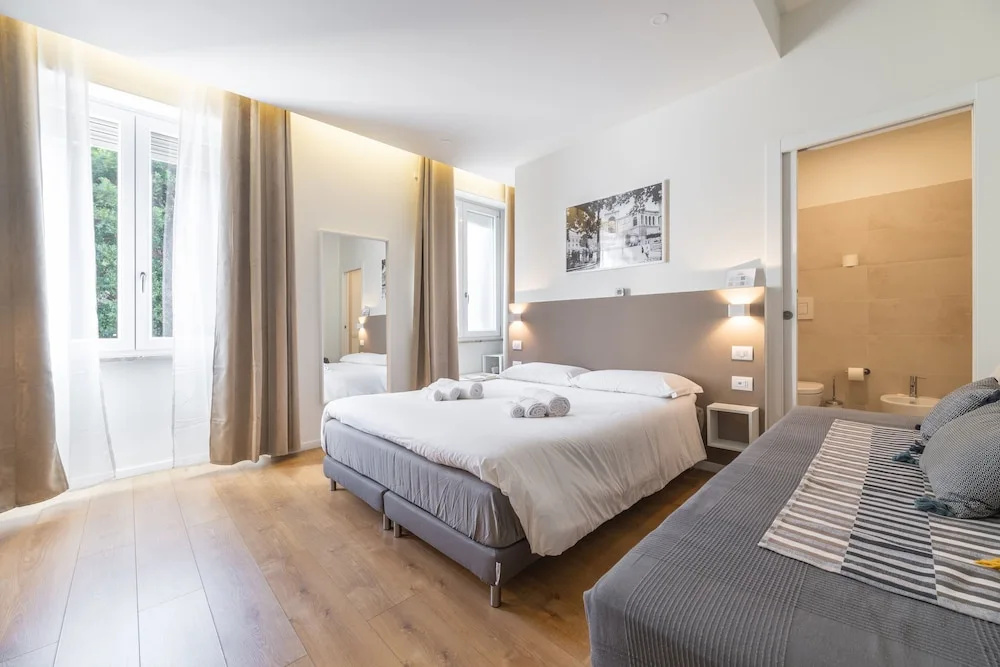 Deluxe Double room with city view (full double bed)