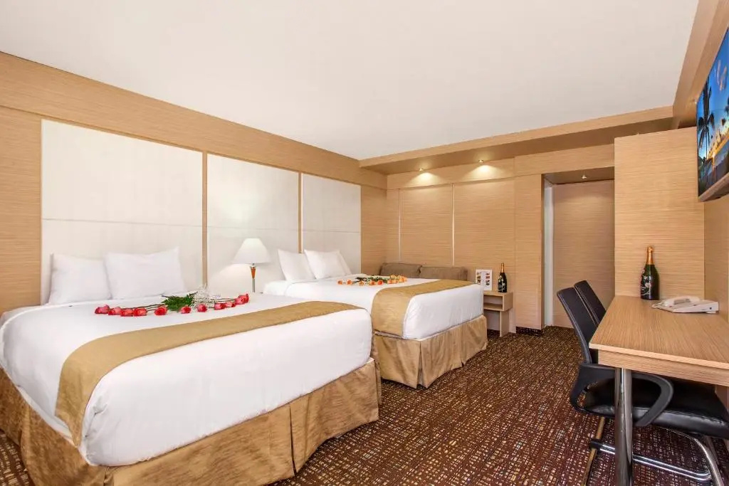 Ocean Beach Club Hotel Room Type - Deluxe King Room