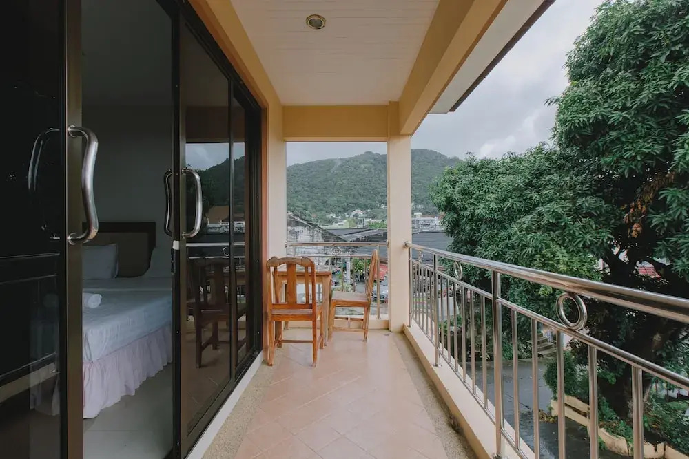Двухместная студия с балконом двуспальная кровать в Kataonsea Bungalows