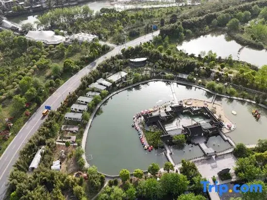 Mount Fanjing Yun She Crescent Pool Homestay