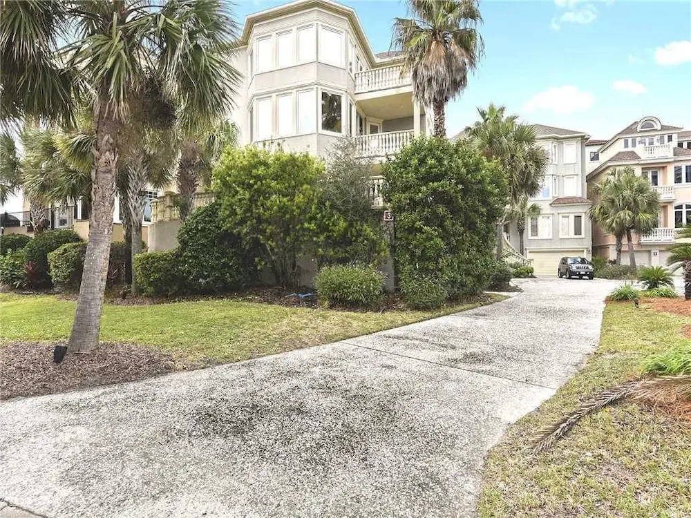 Collier Court 3 - Six Bedroom Home