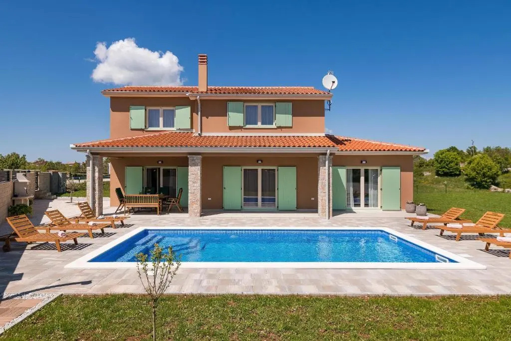 3 Bedrooms Villa