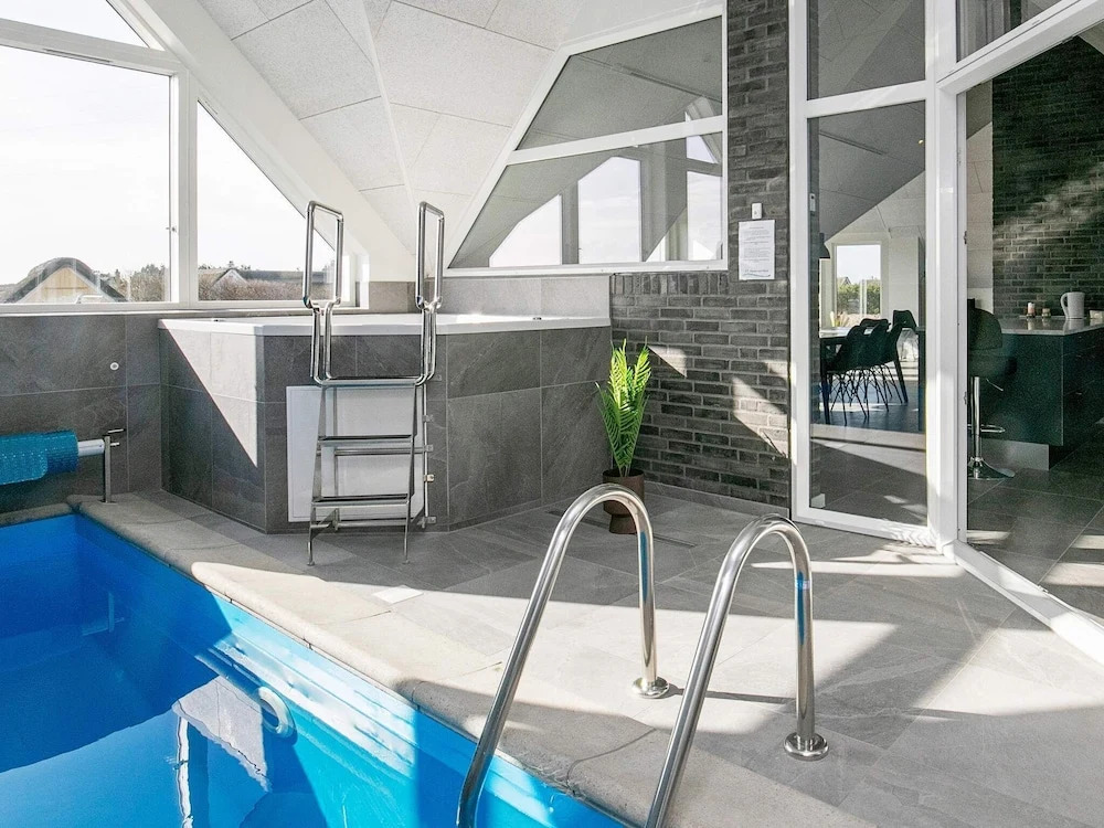 Spacious Cottage in Ringkobing Jutland With Swimming Pool - фото 12
