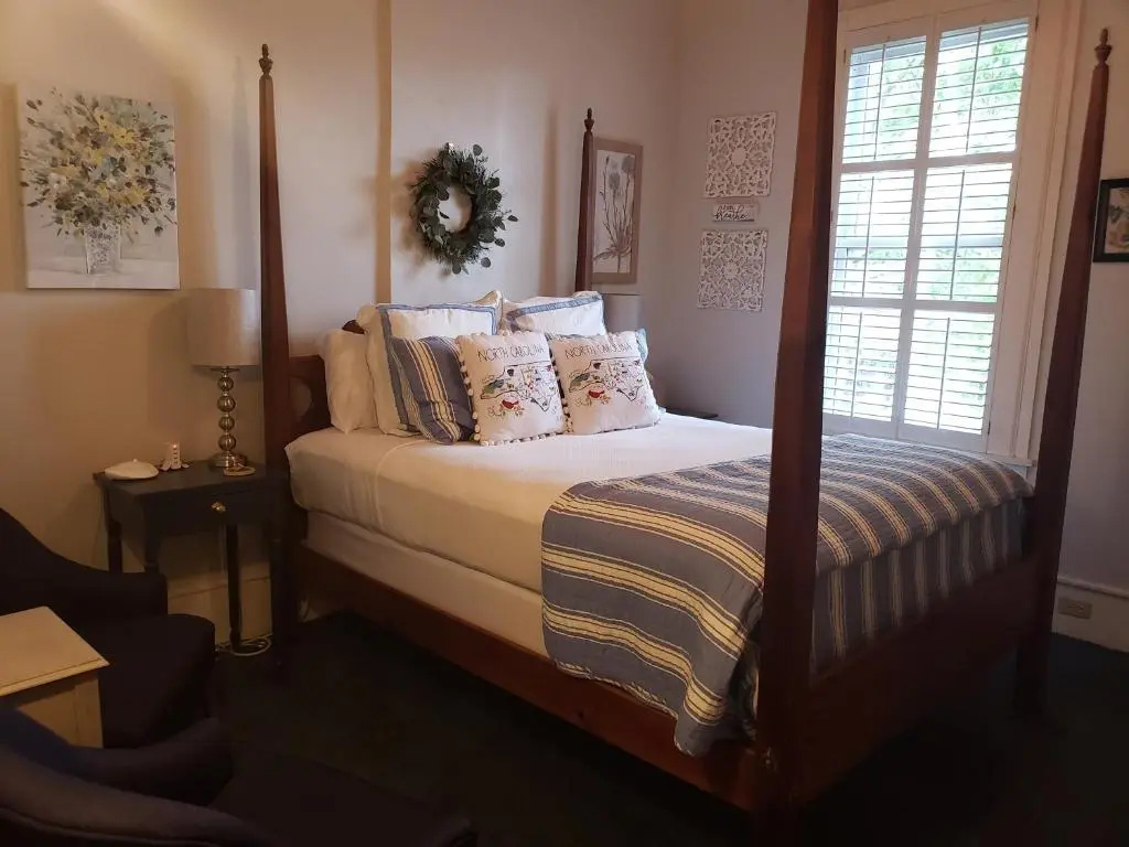 Double Suite (full double bed)