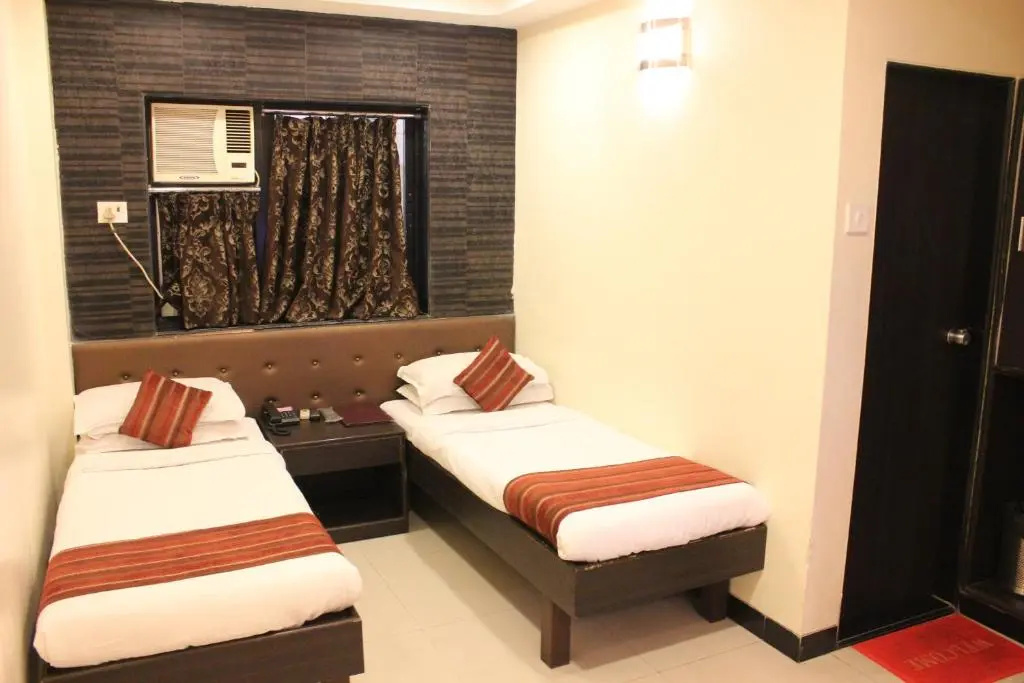 Deluxe Double room (full double bed)