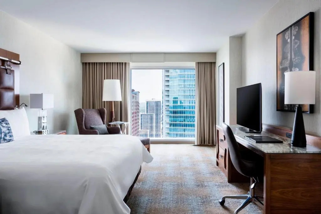 Standard room with city view