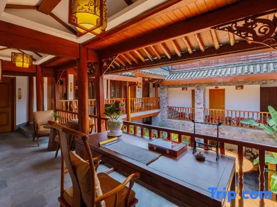 Hidden Luxury Boutique Inn with Grey Tile Courtyards (South Gate of Lijiang Ancient City)