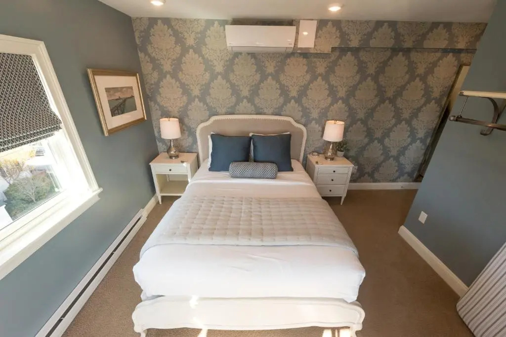 Standard Double room with balcony (full double bed)