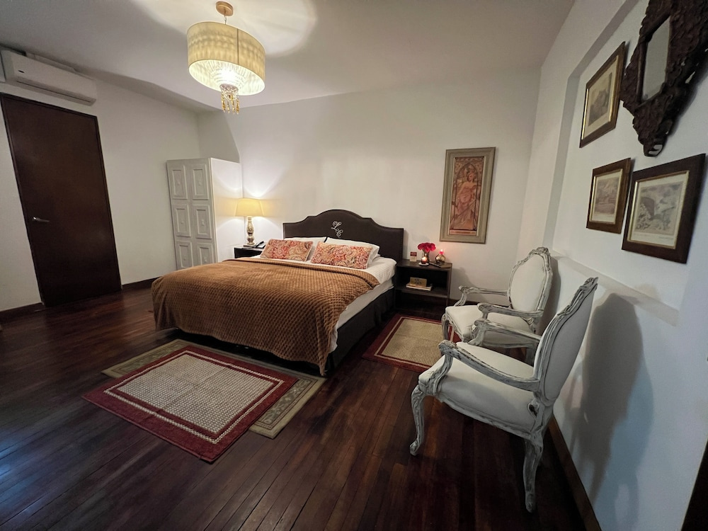 Deluxe Double room (full double bed)