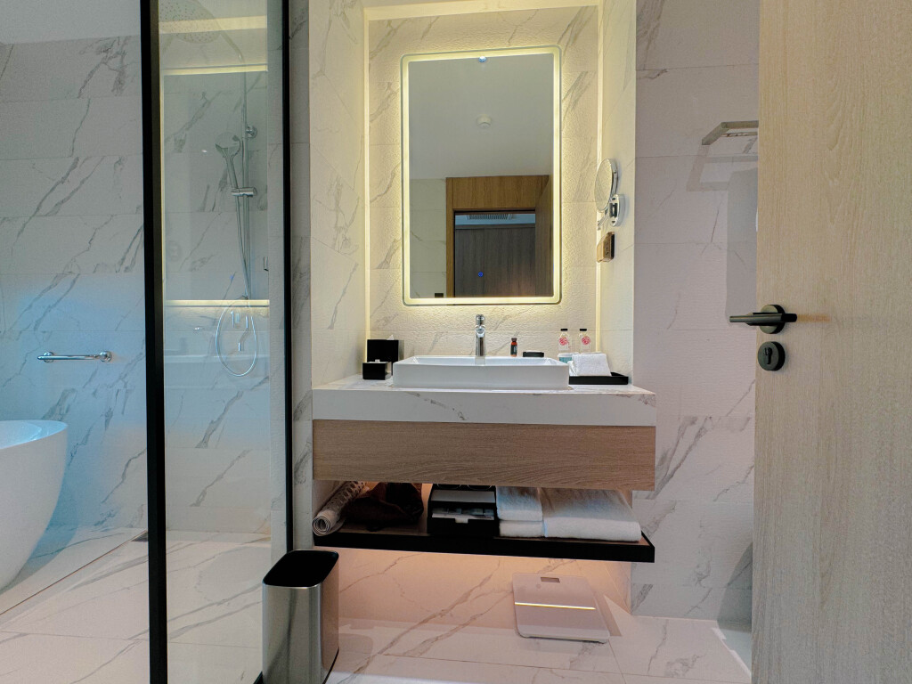 Трёхместный номер Deluxe в Laya Resort Phuket Island