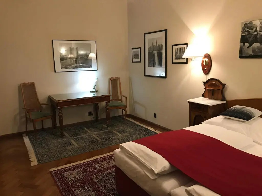 Deluxe Double room (full double bed)