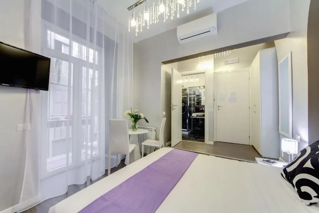 Standard Double room with courtyard view (full double bed)