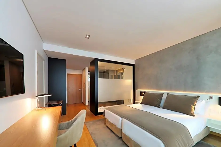 Standard room with pool view