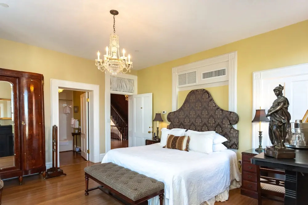 Grand room