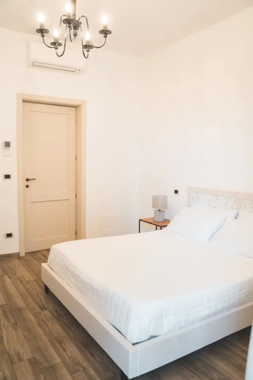 Comfort room with balcony