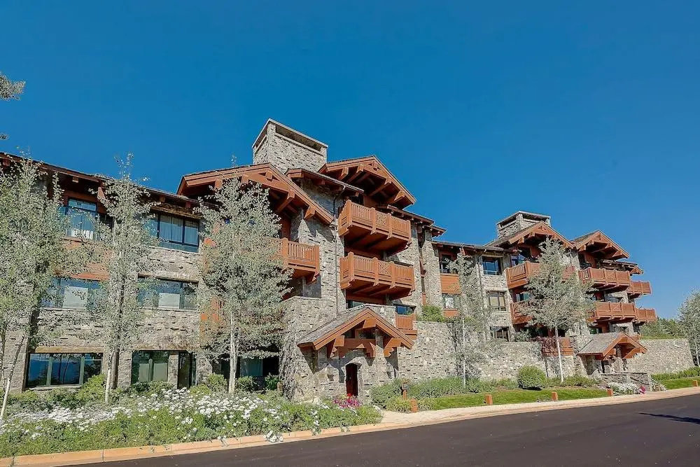 Hummingbird Retreat - Four Bedroom Townhome