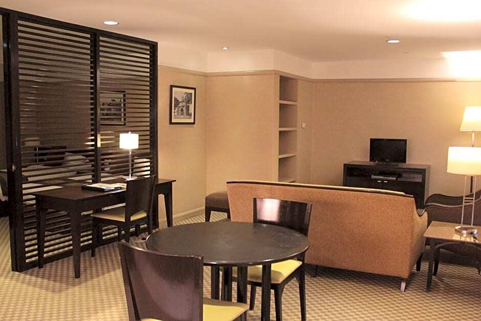 Pacific Regency Hotel Suites